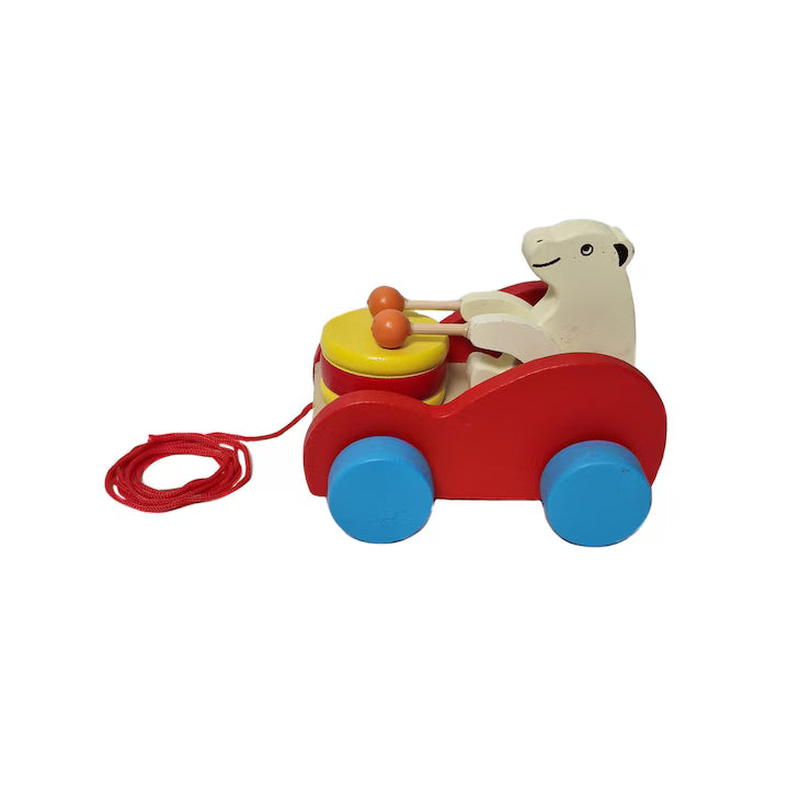 Jucărie de tras din lemn – Ursuleț toboșar în mașinuță